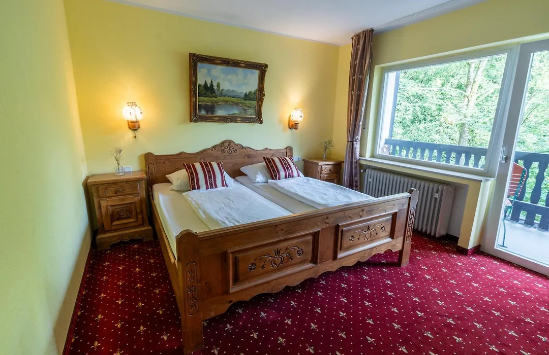 Hotel In Der Strassen-1